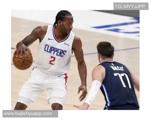 哈克斯替补登场26分钟高效表现14投9中斩获21分3篮板2助攻