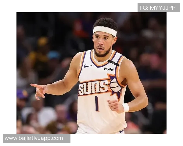 布克半场表现平平仅得8分2板5助球队状态堪忧需加强进攻效率